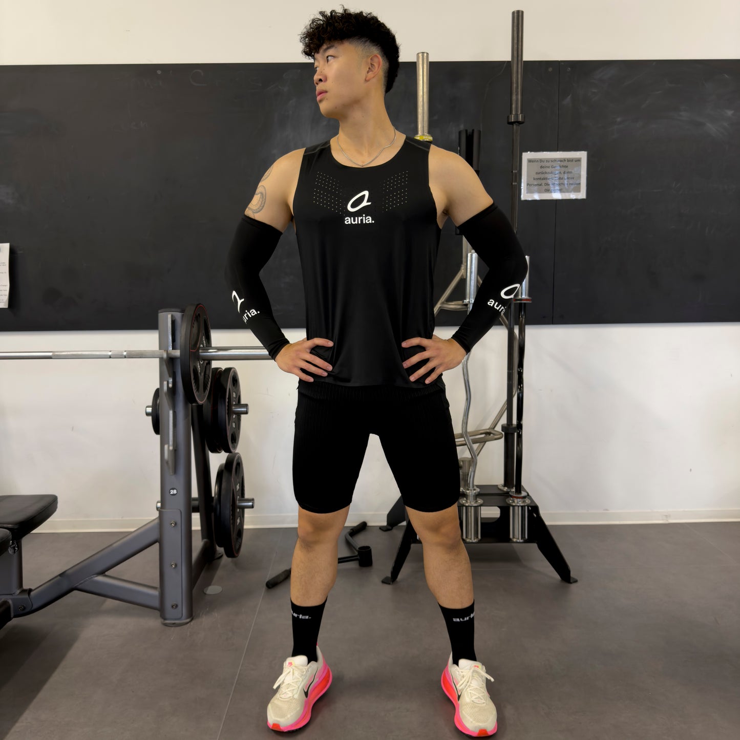 auria. Singlet — Black